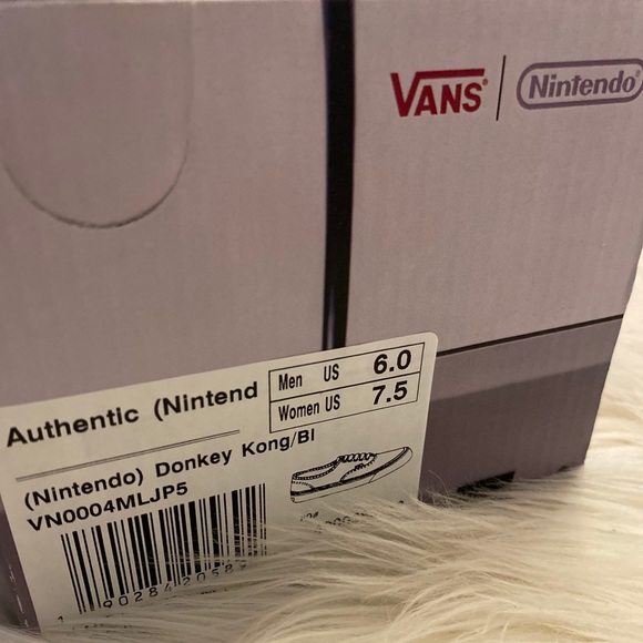 Vans Nintendo Donkey Kong Sneakers - Picture 9 of 9
